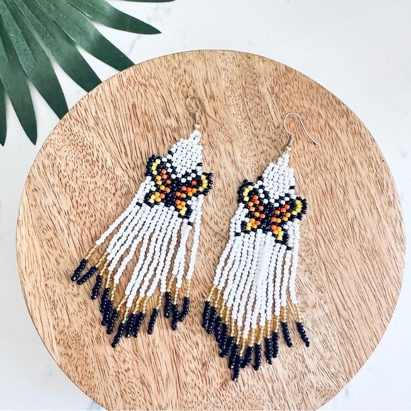 2/$30🌵 Monarch Butterfly White Beaded Earrings Long Dangle Fringe Gift Boho NEW - Picture 1 of 10